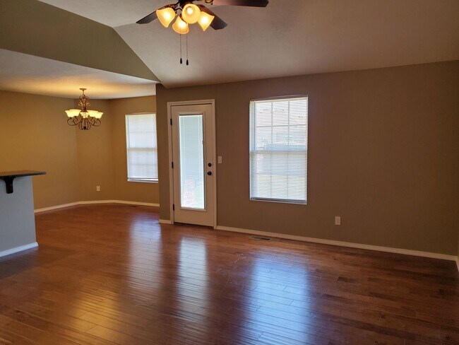 Building Photo - 3 Bedroom Home in South Springfield