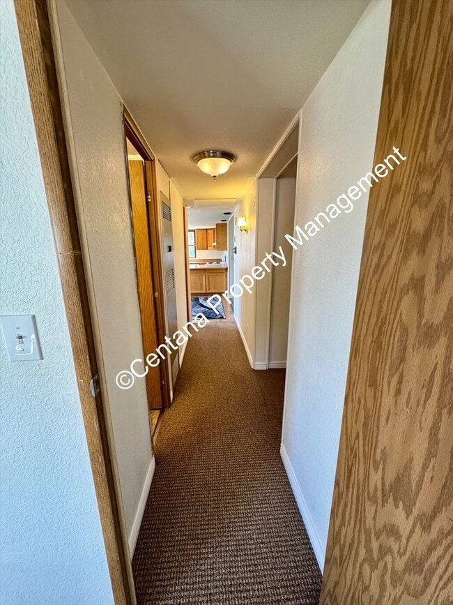 Building Photo - 3 bedroom 2 bathroom mobile home off of Co...