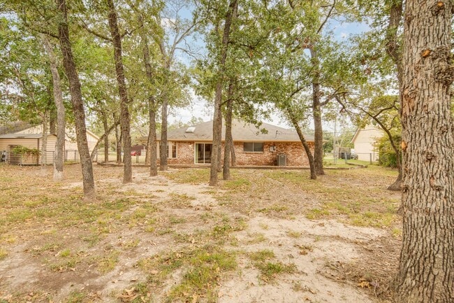Building Photo - 1201 Francis Dr
