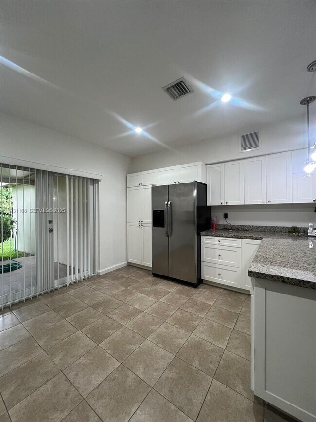 Building Photo - 9030 SW 40th Terrace