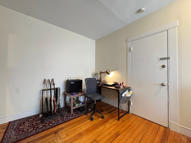 Building Photo - Spacious 2-Bedroom, 2-Bath in East Rock – Newly Renovated!