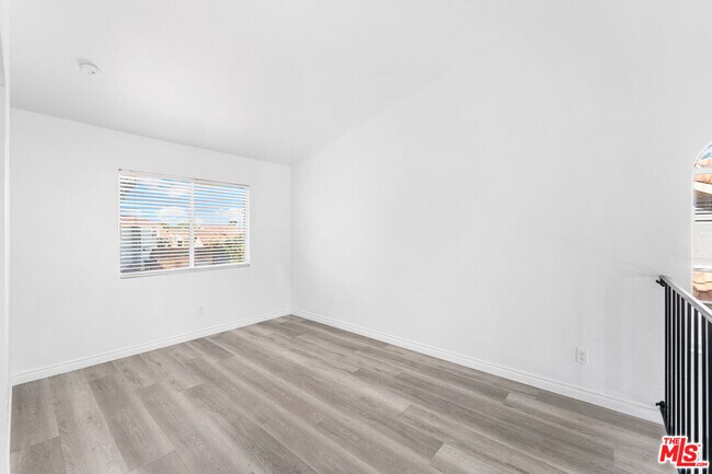 Building Photo - 37105 Zinnia St