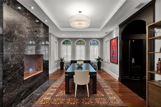 Building Photo - 932 Escobar Ave