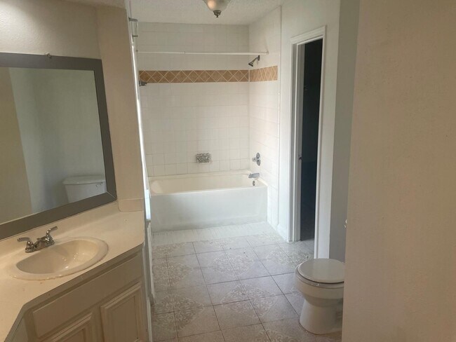 Building Photo - 12915 Ashford Knoll Dr