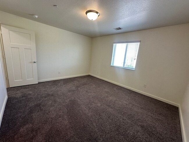 Building Photo - For Lease | 3 Bed, 2.5 Bath |1,688 Sq Ft |...