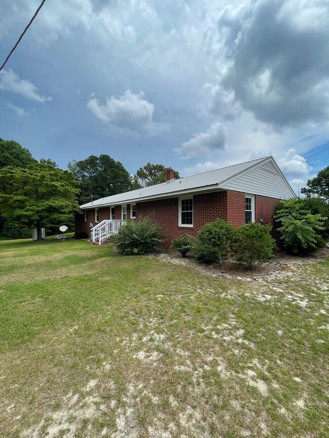 Building Photo - Charming 4-Bedroom Home on Rocky Fork Chur...