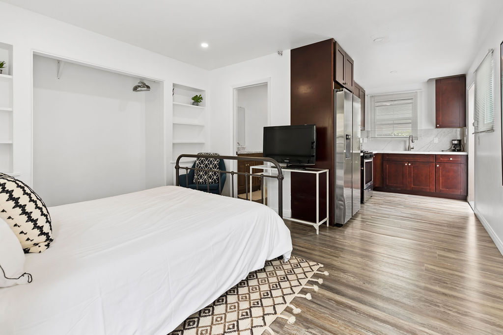 Building Photo - 512 W Juniper St