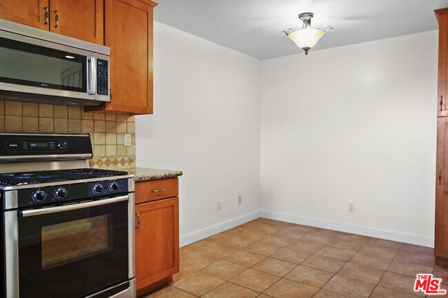 Building Photo - 1050 N Edinburgh Ave