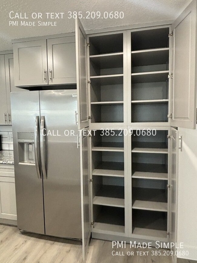 Building Photo - Renovated Duplex on a Quiet Cul-de-sac