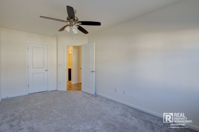 Building Photo - 432 Trotters Ln