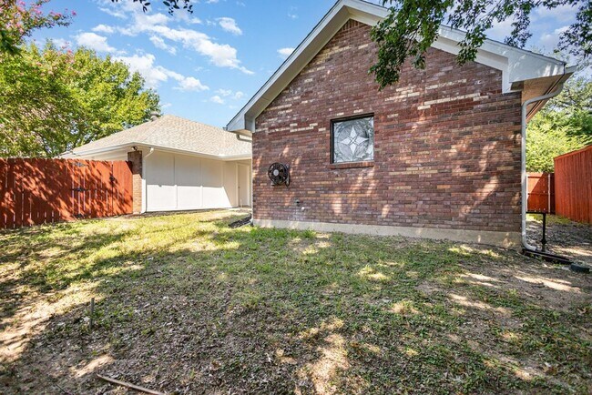 Building Photo - 922 Sycamore Creek Rd