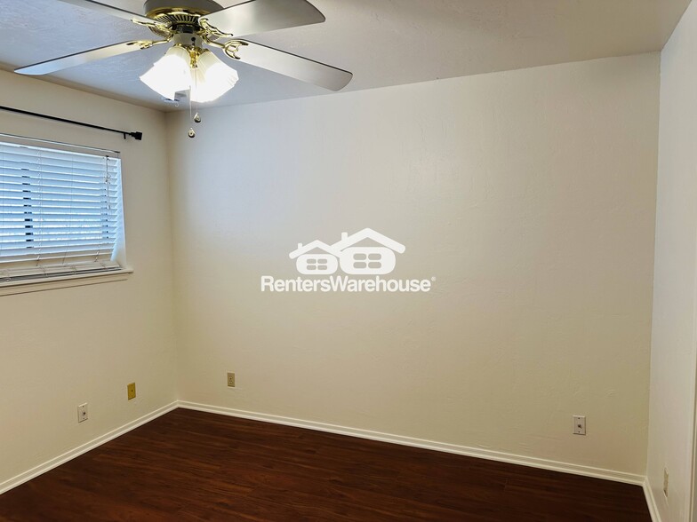 Building Photo - 4102 E Tanglewood Dr