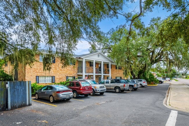 Building Photo - Windsor Arms Apartments