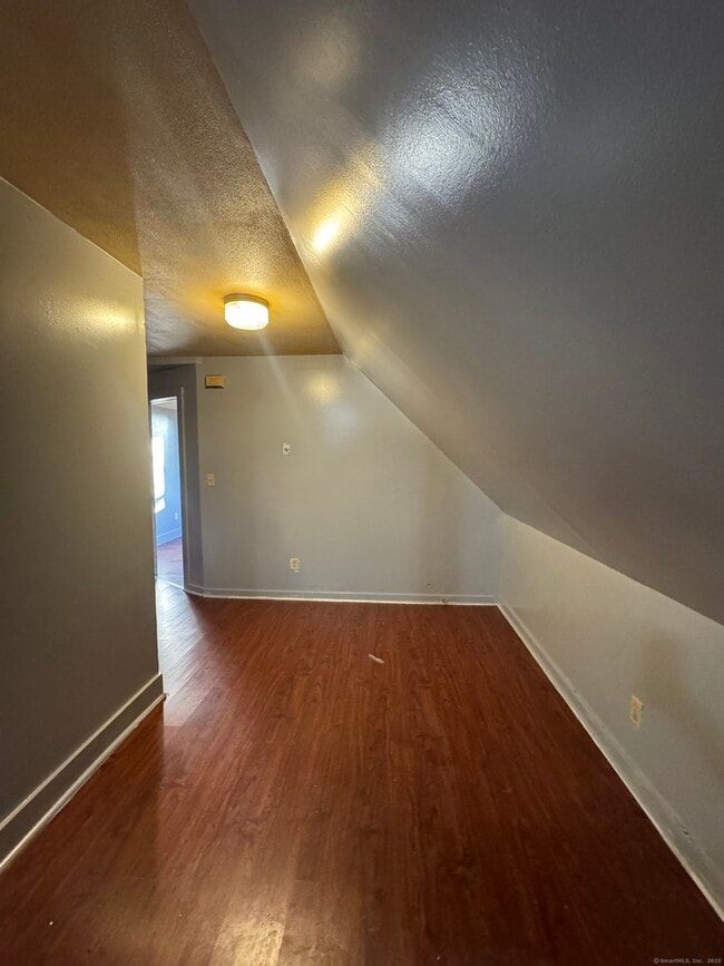 Building Photo - 421 Blatchley Ave