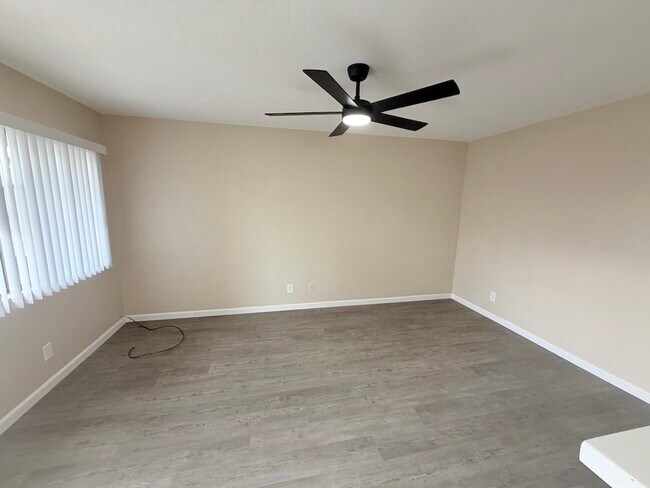 Building Photo - 414 N San Gabriel Ave