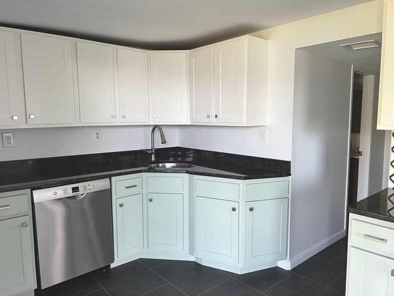 New granite countertops - 395 Warburton Ave