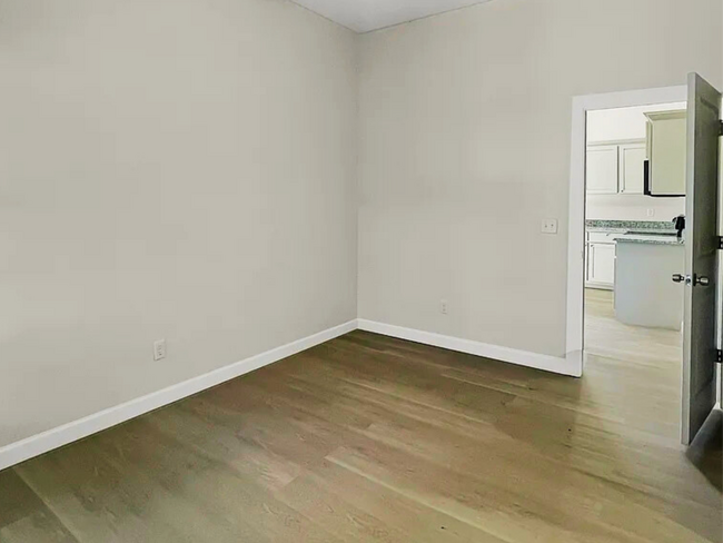 Building Photo - Sleek & Spacious 3-Bedroom Duplex Near Dow...