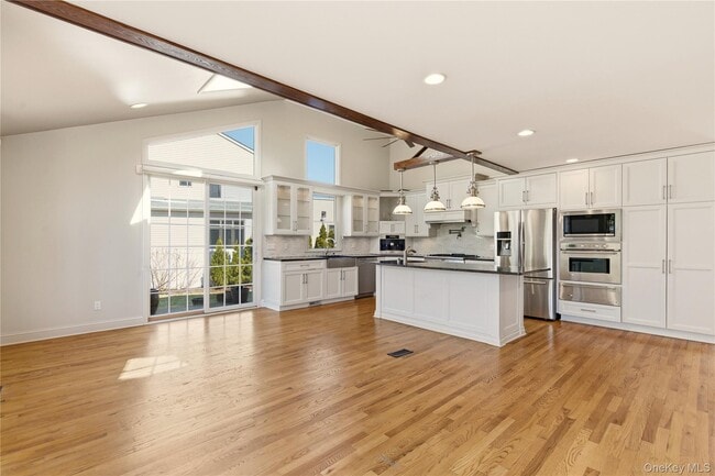 Building Photo - 24 Green Dr