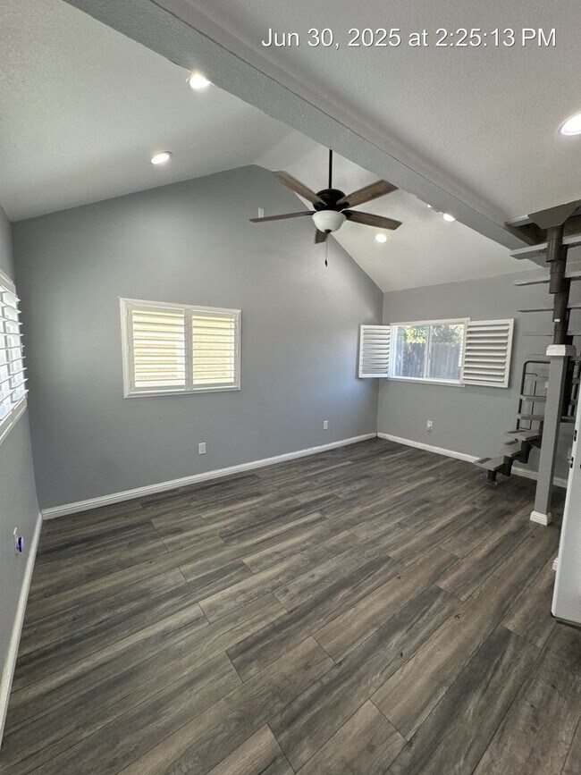 Building Photo - 3969
