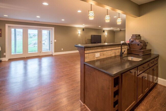 Building Photo - Charming Wyatt Farms Home with Stunning Vi...