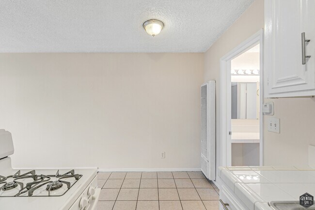 Building Photo - 2435 2nd St