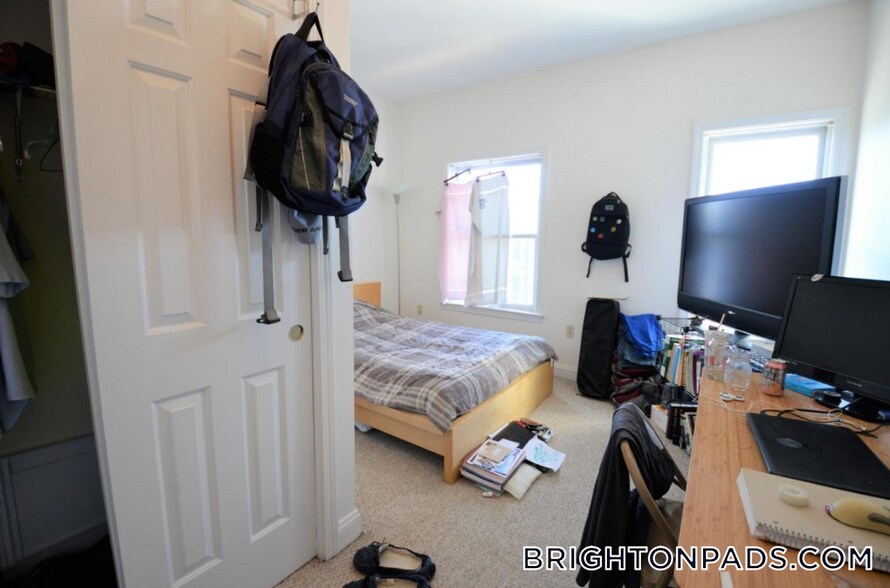 Building Photo - 8 Glencoe St