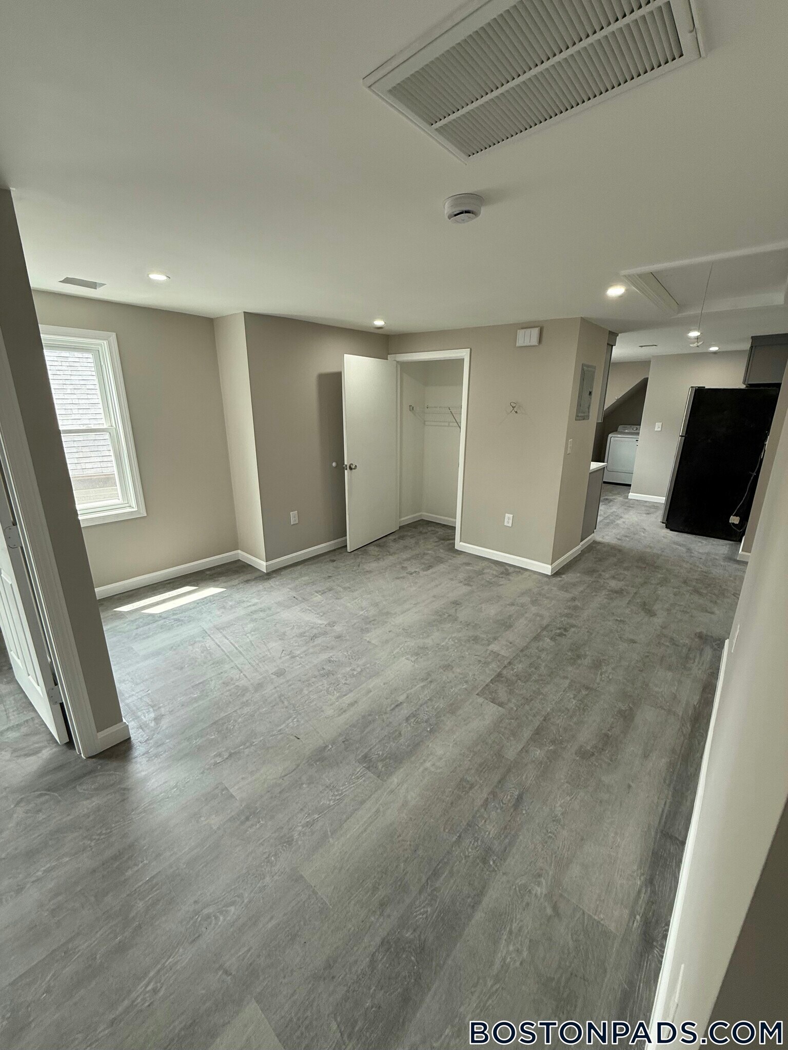 Building Photo - 16 Long Ave