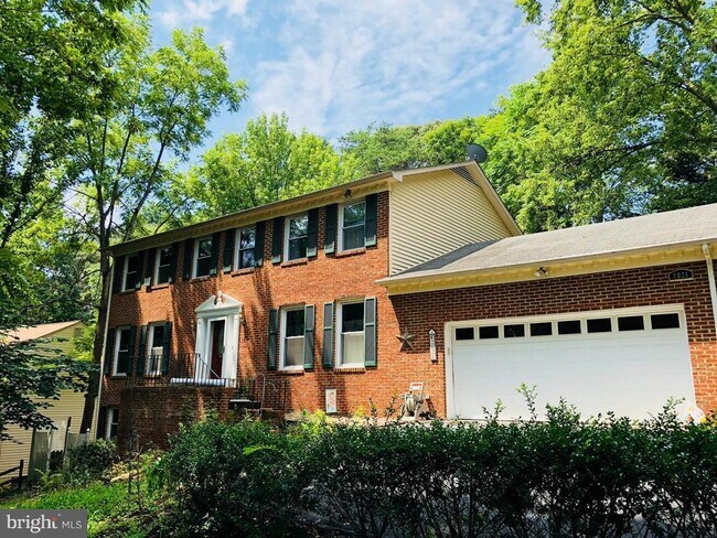 Building Photo - 2021 State Room Dr