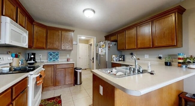 Building Photo - 206 Gentian St