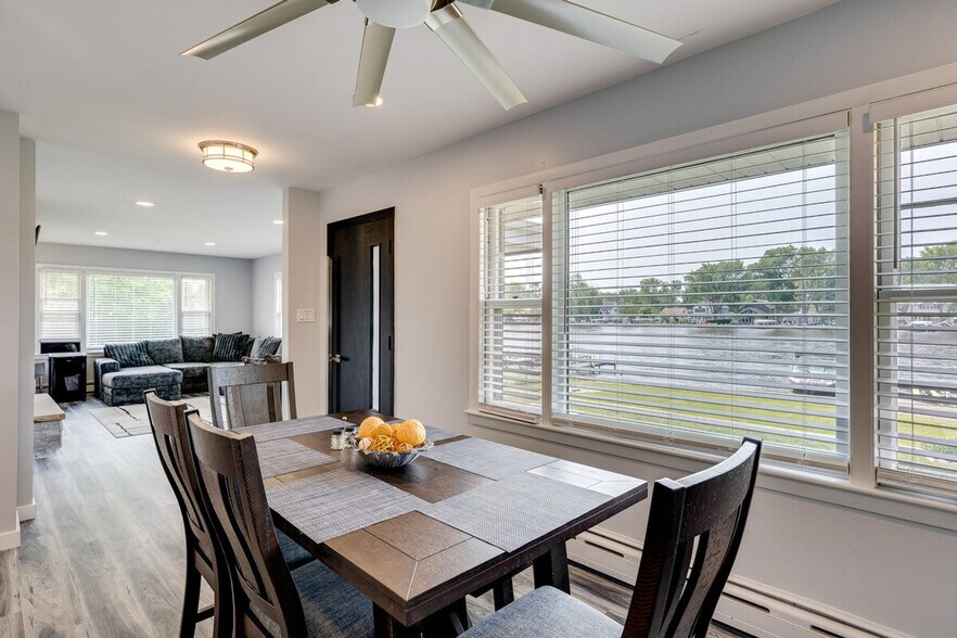 Building Photo - 811 N River Rd