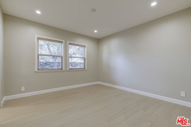 Building Photo - 10529 Mt Gleason Ave