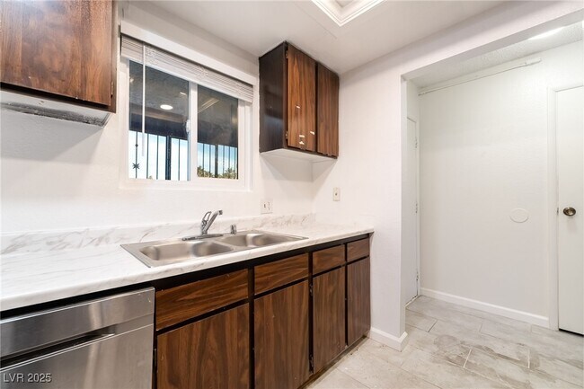 Building Photo - 1675 Jupiter Ct