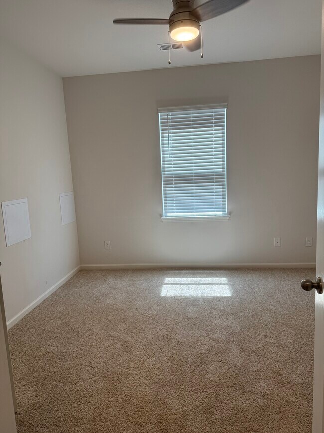 Building Photo - 839 Barlow Ln