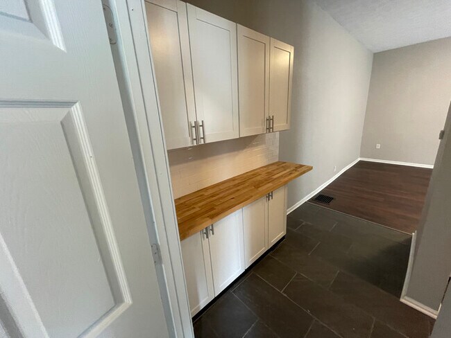 Building Photo - Cozy and spacious Garfield Park 3BD/1.5 BA...