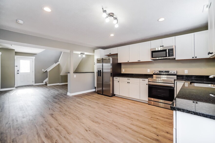 Building Photo - 4902 Dickens Dr