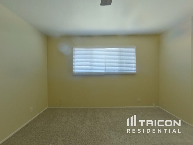 Building Photo - 831 Spoonbill Ln