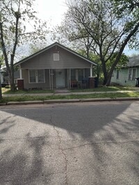 Building Photo - 406 N Center Ave