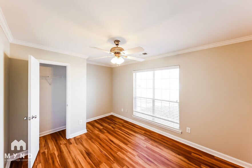 Building Photo - 4010 Cambridge Dr