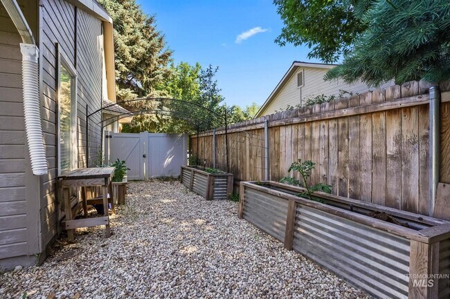 Building Photo - 11909 W Patrina Dr