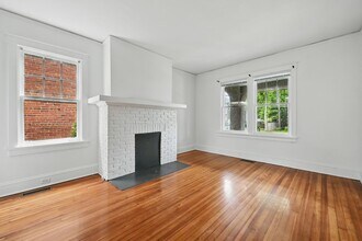 Building Photo - 4 Bedroom Highland Terrace Beauty