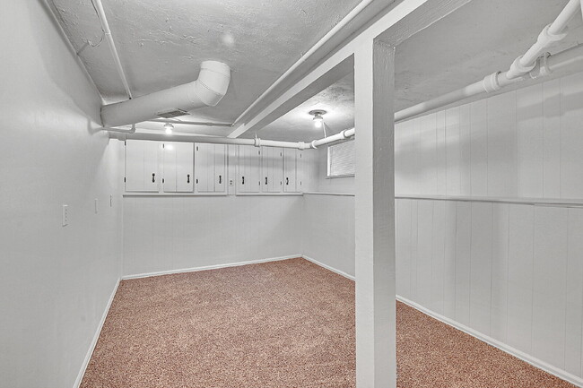 Building Photo - $3,500- Location! 2 Bed 2.5 Bath 2 Non-Con...