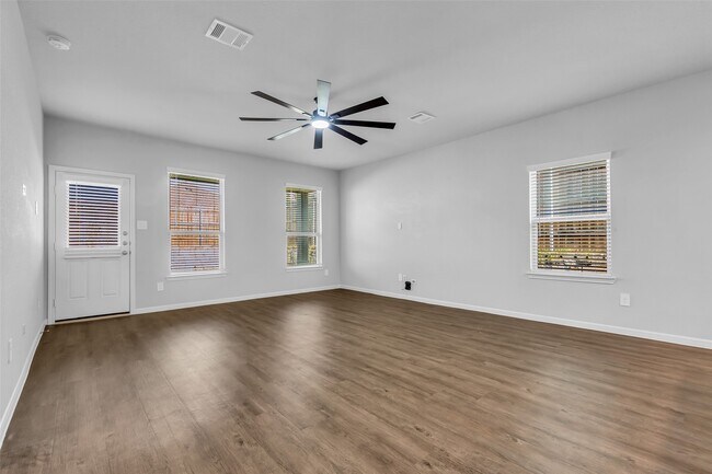 Building Photo - 935 Golden Willow Ln