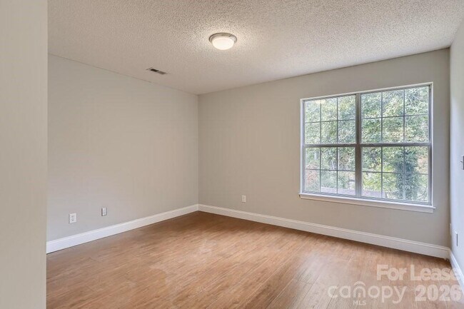 Building Photo - 431 Cedarcroft Dr
