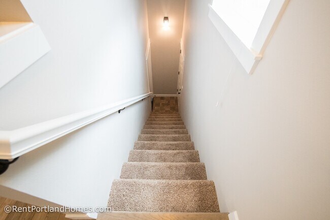 Building Photo - ADS457