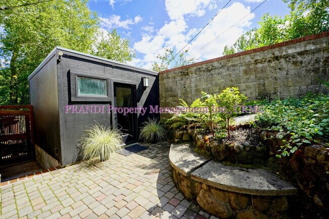 Building Photo - 22 Madrone Ct