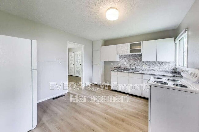 Building Photo - 546 Mooreland Dr