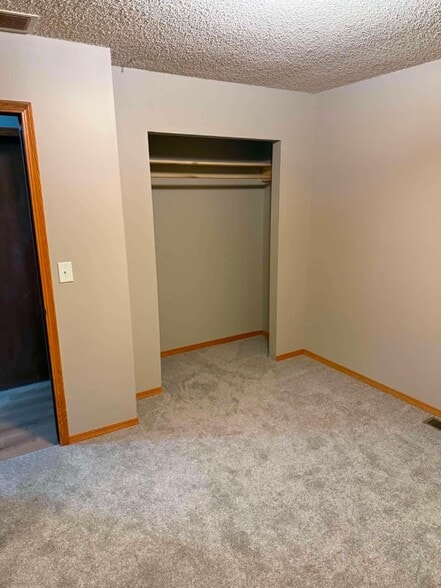 Building Photo - 208 N Marlen Ct