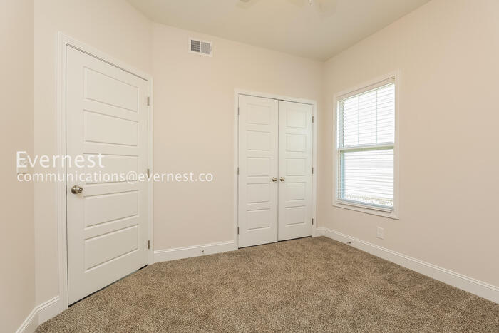 Building Photo - 637 Battery Ct