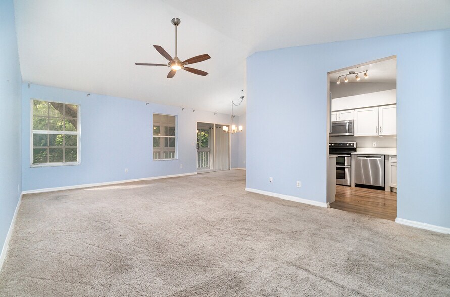 Building Photo - 1030 Loch Vail