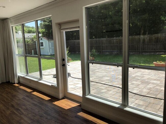 Building Photo - 1015 Harwood St